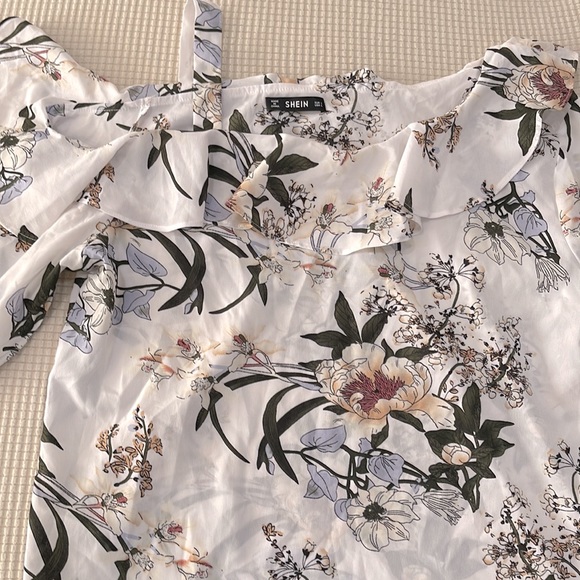 SHEIN blouse - Picture 2 of 3